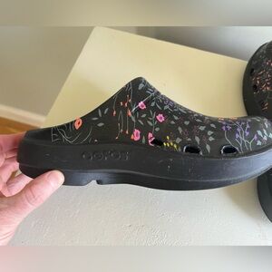 OOFOS Black Mules with Multicolor Floral Design
